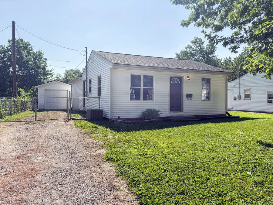504 E 26th Street S, Newton, IA 50208 - #2