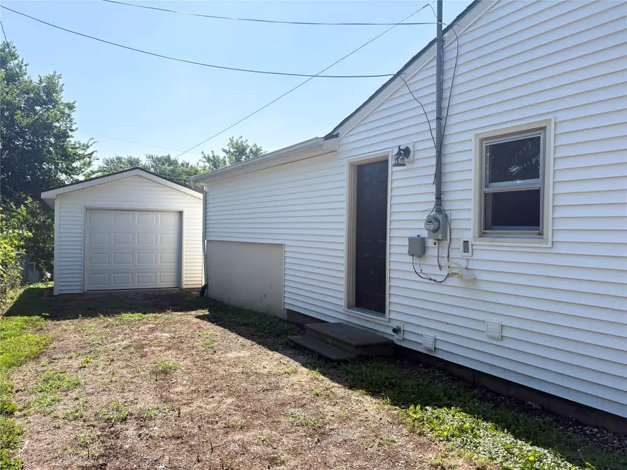 504 E 26th Street S, Newton, IA 50208 - #3