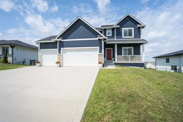 2609 Blooming Heights Drive, Norwalk, IA 50211