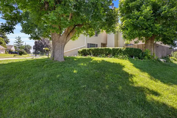 8704 Snapdragon Lane, Urbandale, IA 50322