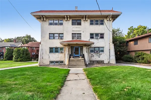 4000 University Avenue #5, Des Moines, IA 50311