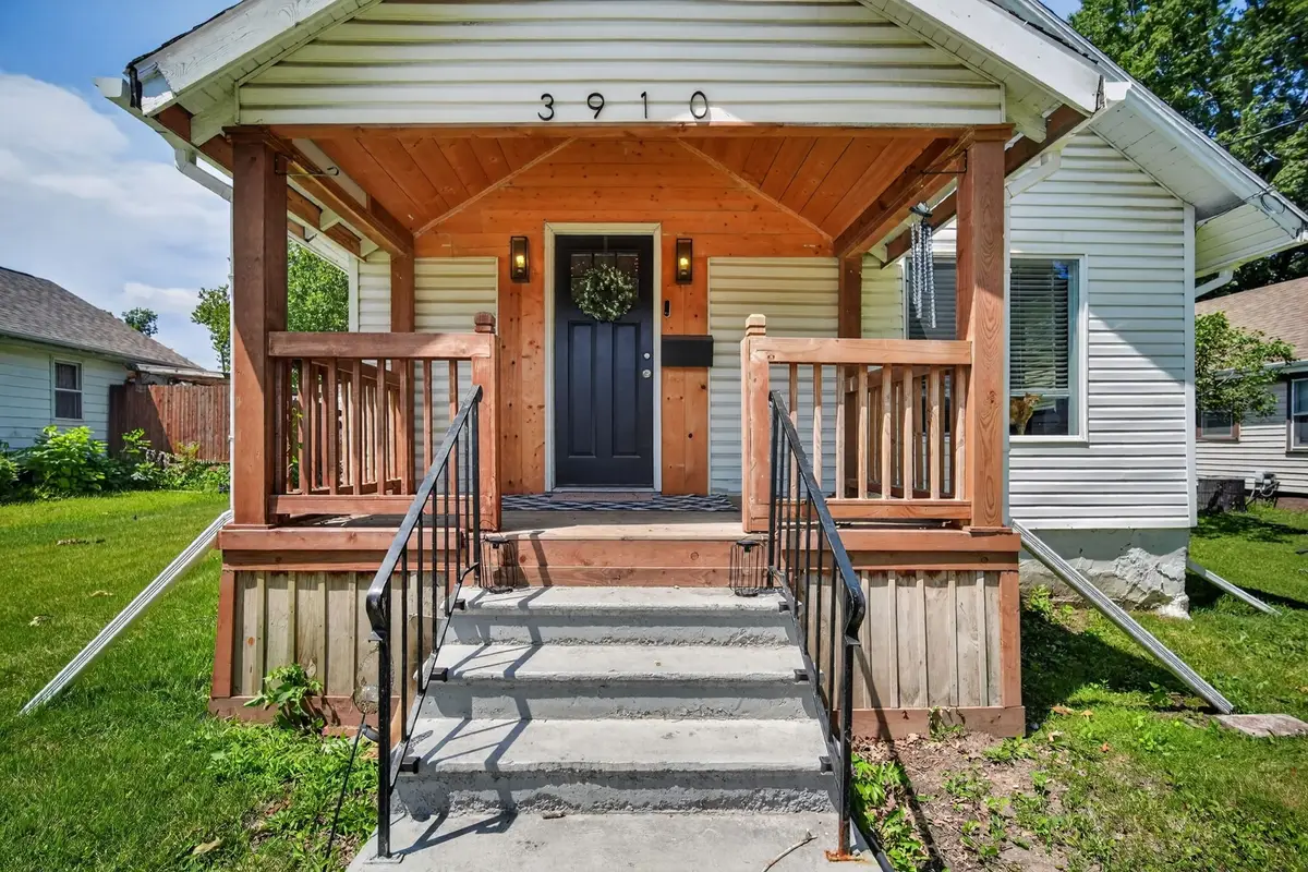 3910 4th Street, Des Moines, IA 50313 - #1