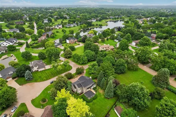 870 SE Walnut Ridge Drive, Waukee, IA 50263