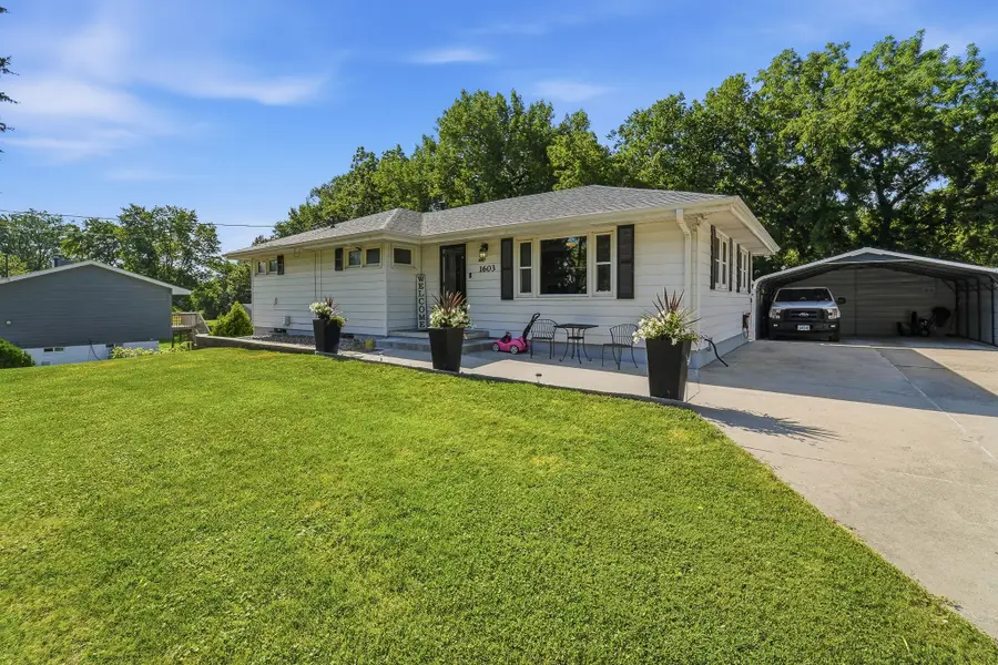 1603 E Glenwood Drive, Des Moines, IA 50320 - #2