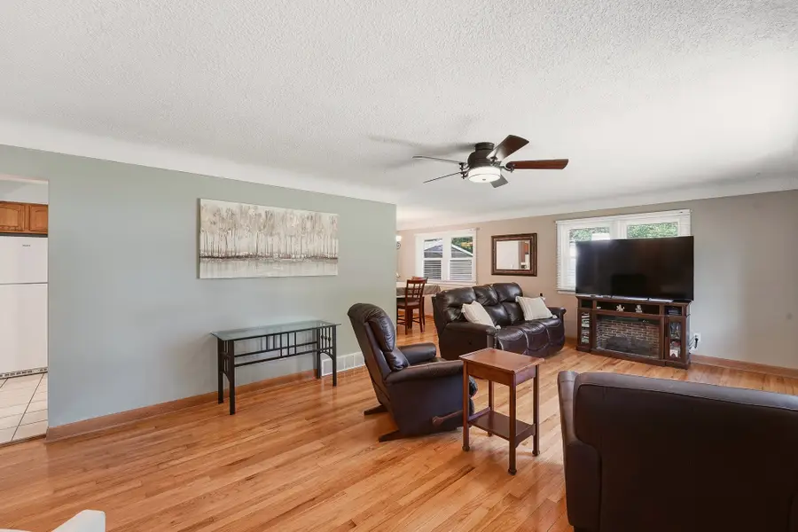 1603 E Glenwood Drive, Des Moines, IA 50320 - #3