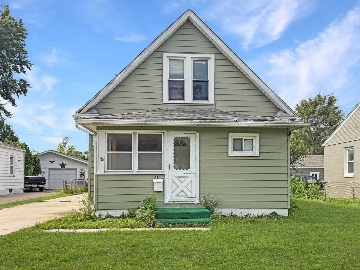 2905 E Walnut Street, Des Moines, IA 50317 - #1