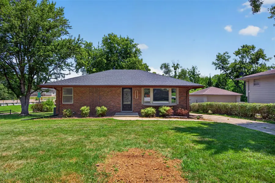 2267 NW 80th Place, Clive, IA 50325 - #3