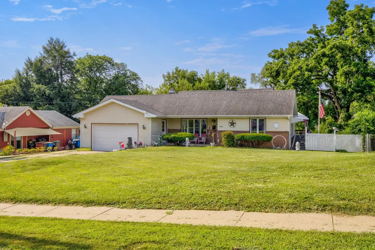 806 Bell Avenue, Des Moines, IA 50315 - #1
