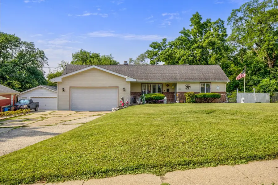 806 Bell Avenue, Des Moines, IA 50315 - #2