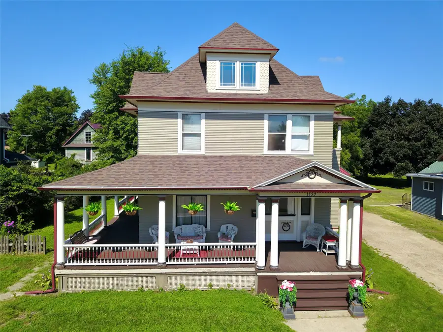 1137 West Street, Grinnell, IA 50112 - #3