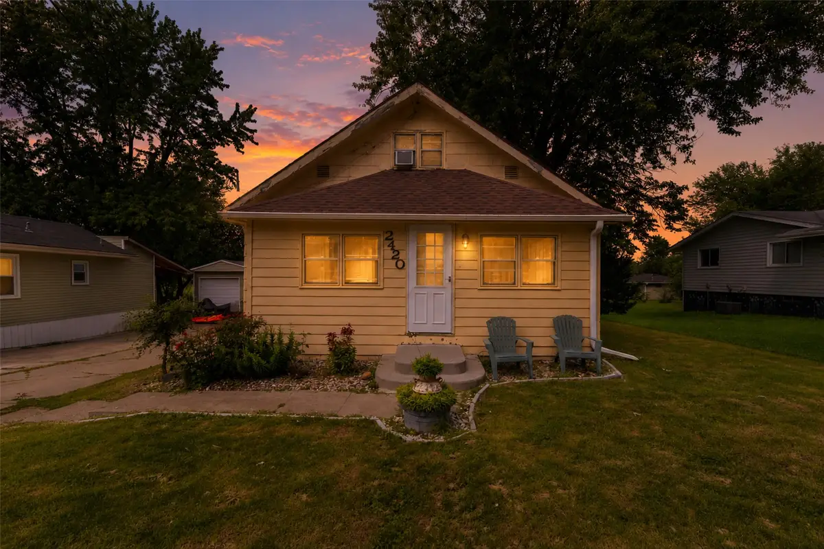 2420 E 37th Court, Des Moines, IA 50317 - #1
