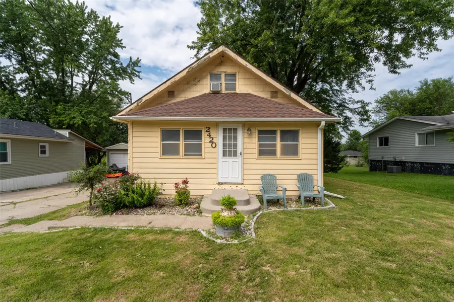 2420 E 37th Court, Des Moines, IA 50317 - #2