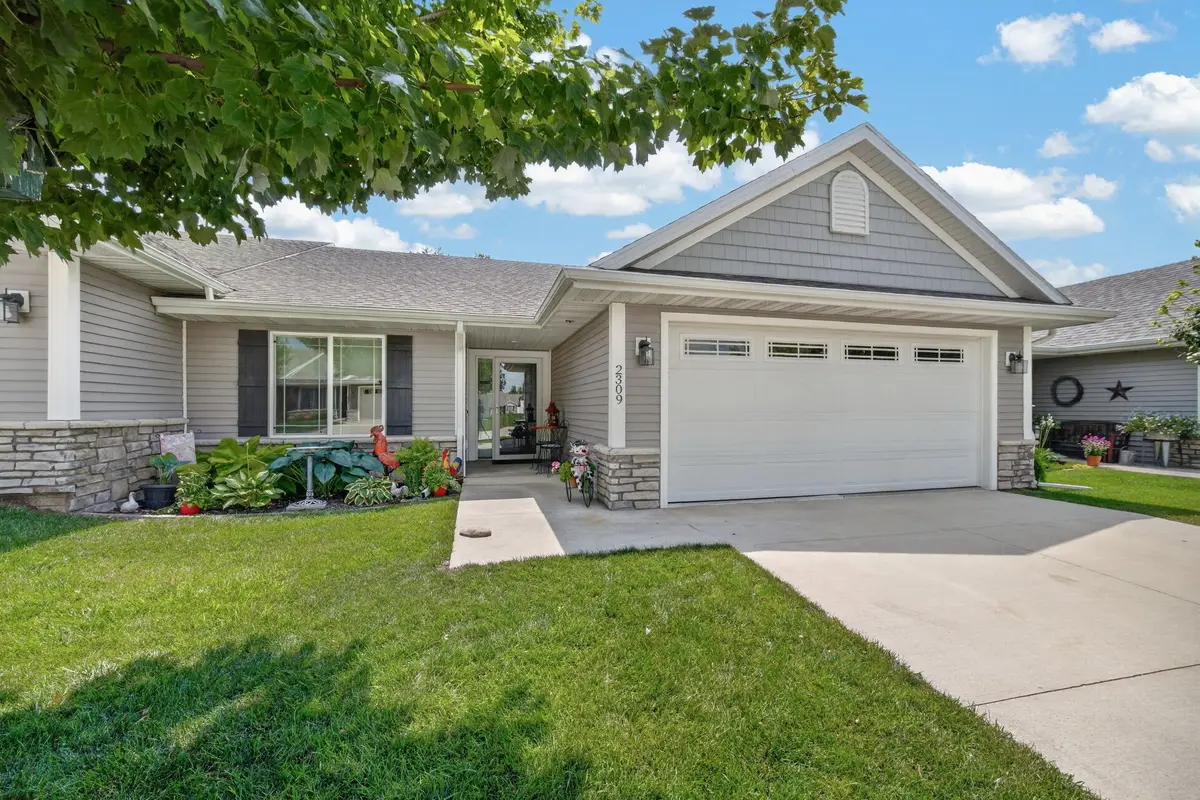 2309 E Highview Drive, Des Moines, IA 50320 - #1
