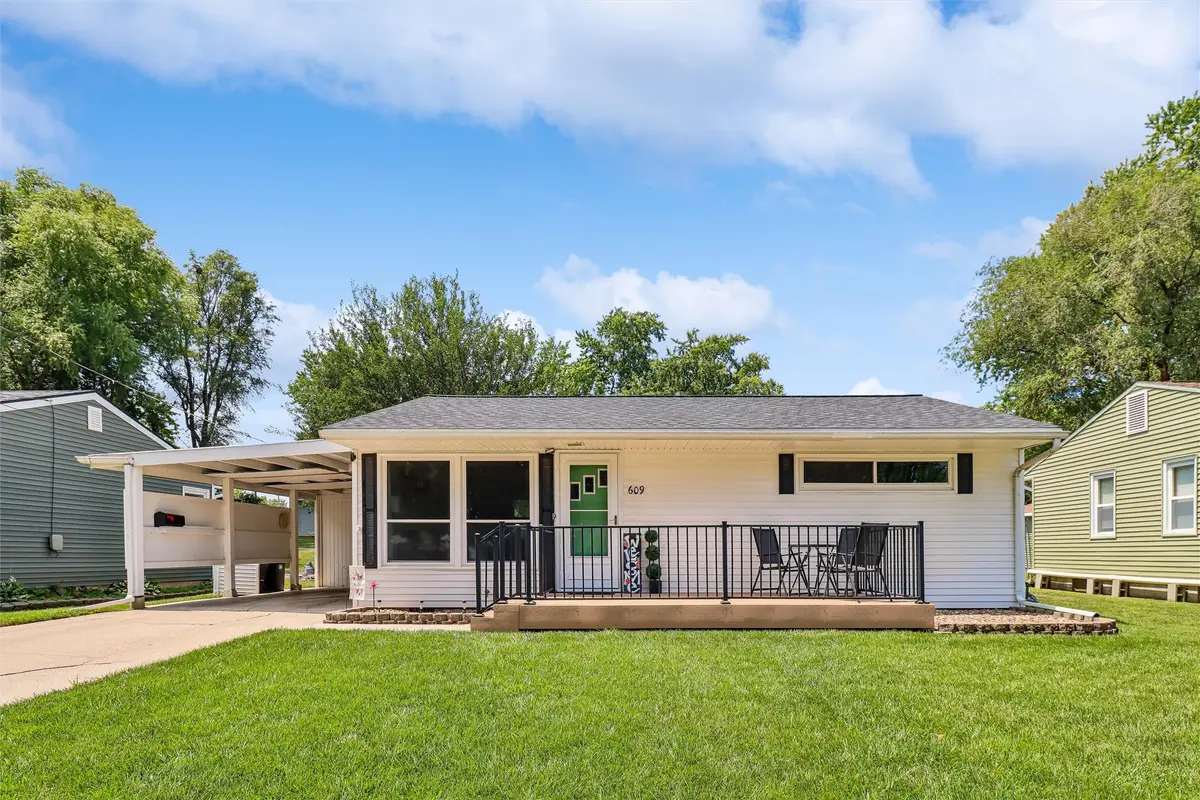 609 E 12th Street Place N, Newton, IA 50208 - #1