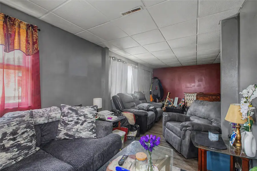 1225 E 25th Court, Des Moines, IA 50317 - #2