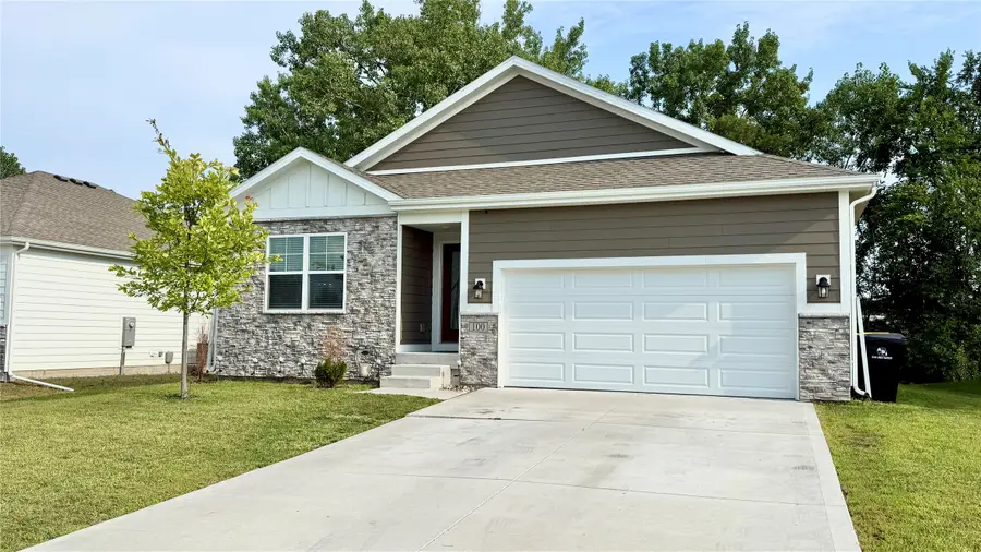 100 Dakota Circle, Waukee, IA 50263 - #2