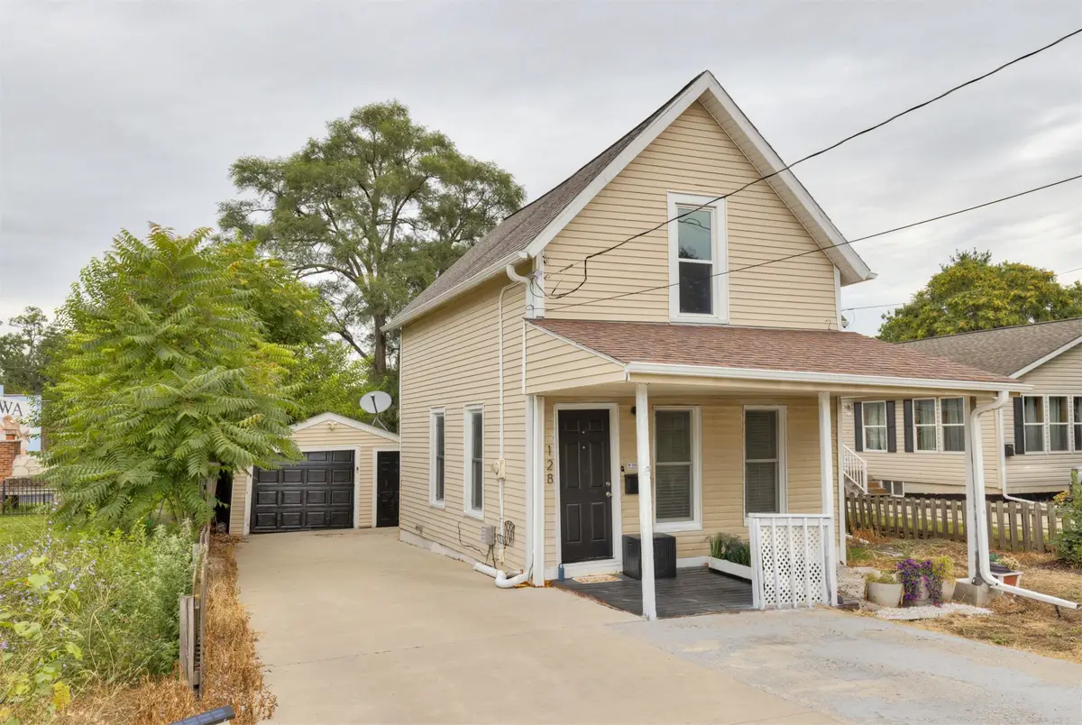 128 Hartford Avenue, Des Moines, IA 50315 - #1