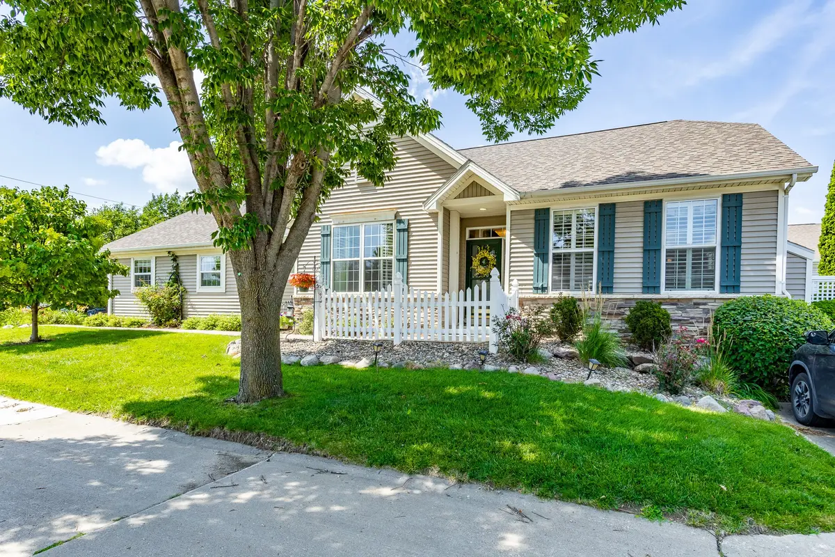 12719 Madison Avenue, Urbandale, IA 50323 - #1