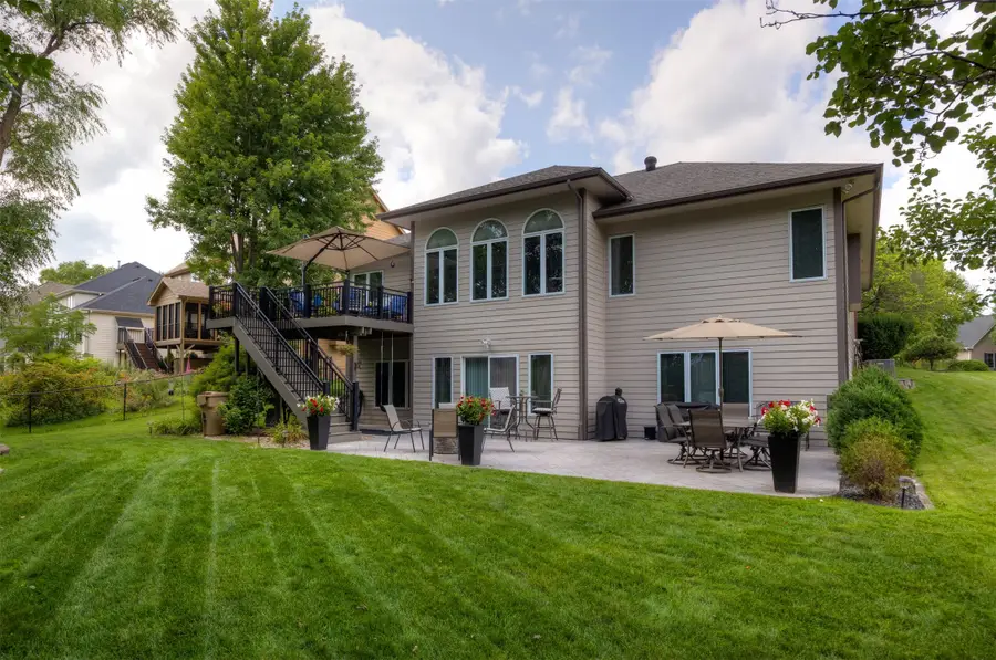 9812 Brookview Drive, Urbandale, IA 50322 - #2