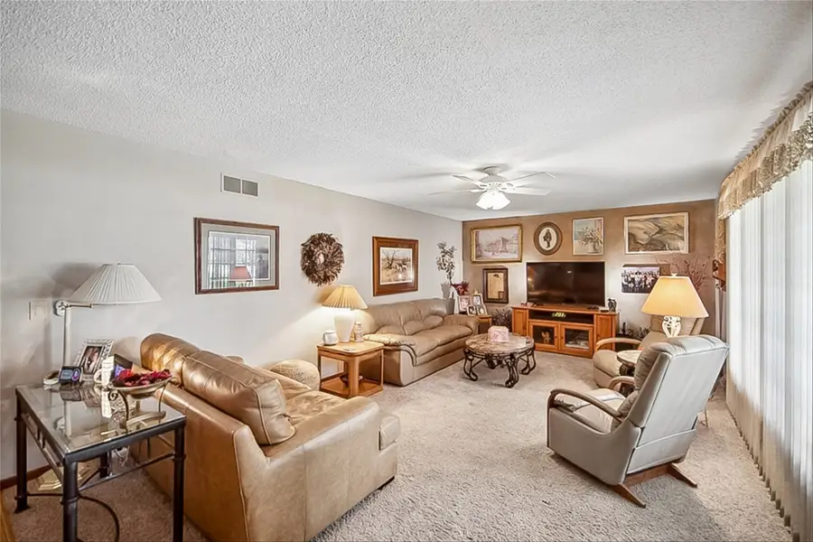 2055 E Leland Avenue, Des Moines, IA 50320 - #3