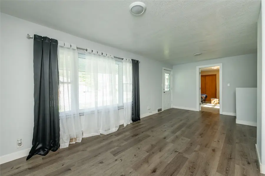 6325 NW 56th Street, Johnston, IA 50131 - #2
