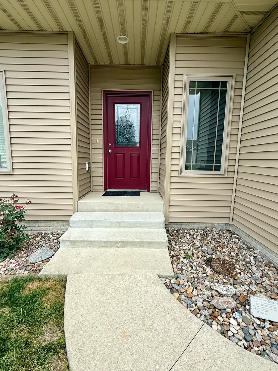 1014 E 18th Street S, Newton, IA 50208 - #3
