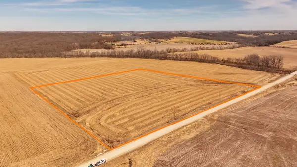 1001 580th Street, Lacona, IA 50139