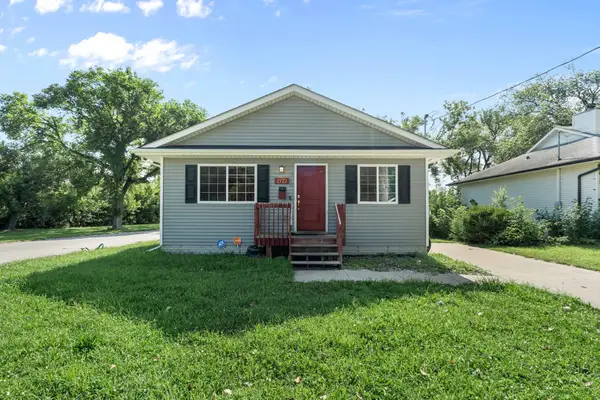 2121 E 25th Street, Des Moines, IA 50317