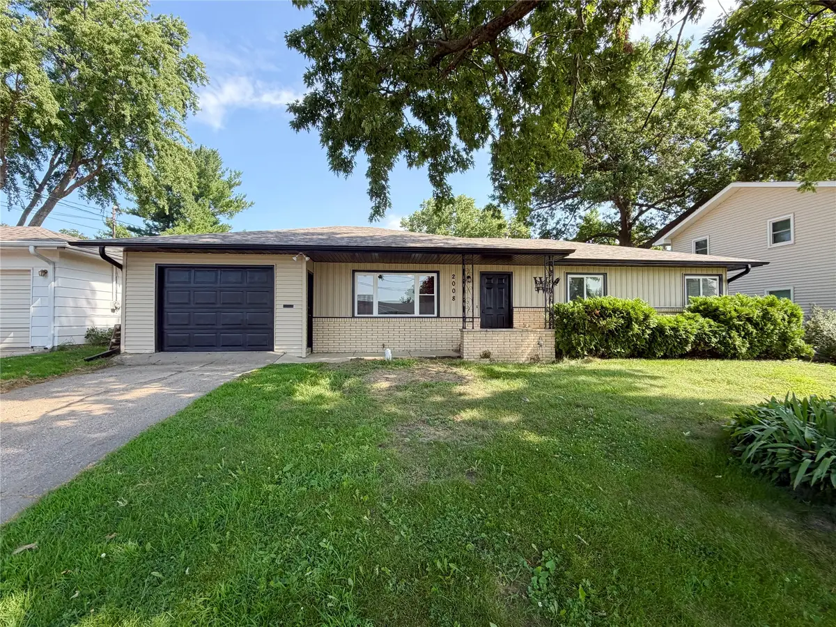 2008 N 3rd Avenue E, Newton, IA 50208 - #1
