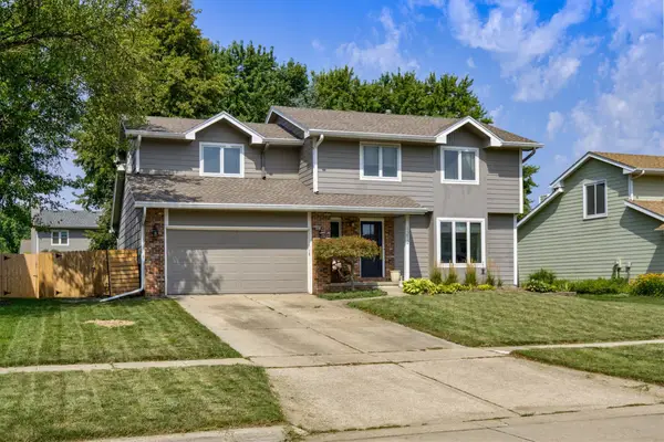 1212 57th Place, West Des Moines, IA 50266