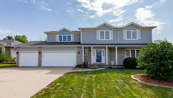 7077 Ridgedale Court, Johnston, IA 50131