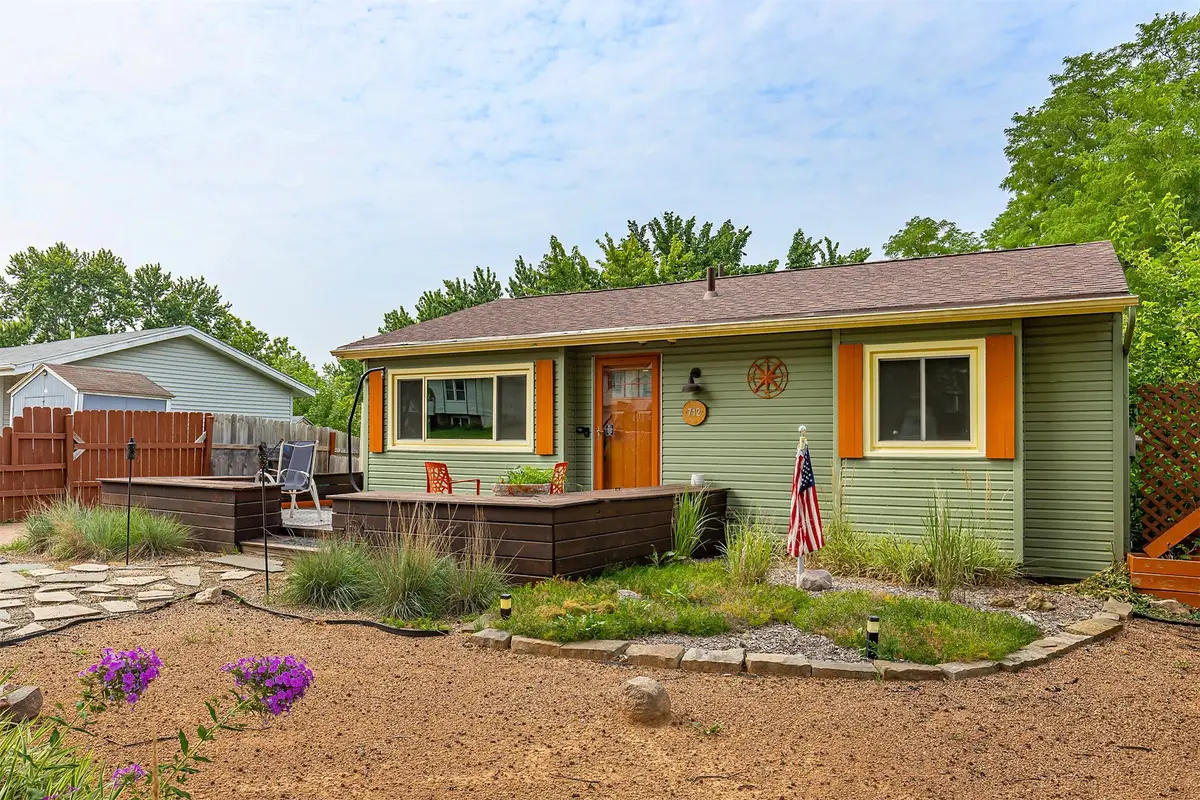 712 E Hackley Avenue, Des Moines, IA 50315 - #1
