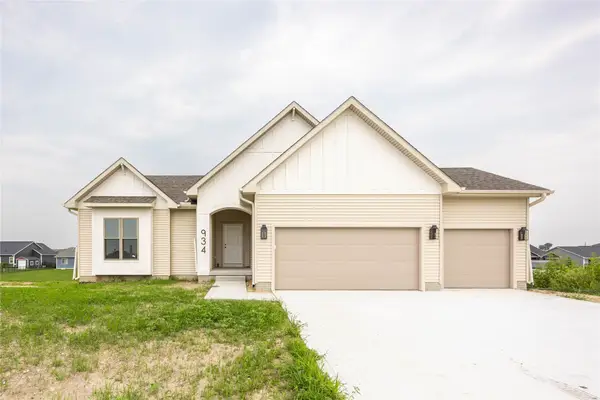 934 Wild Oak Drive, Huxley, IA 50124