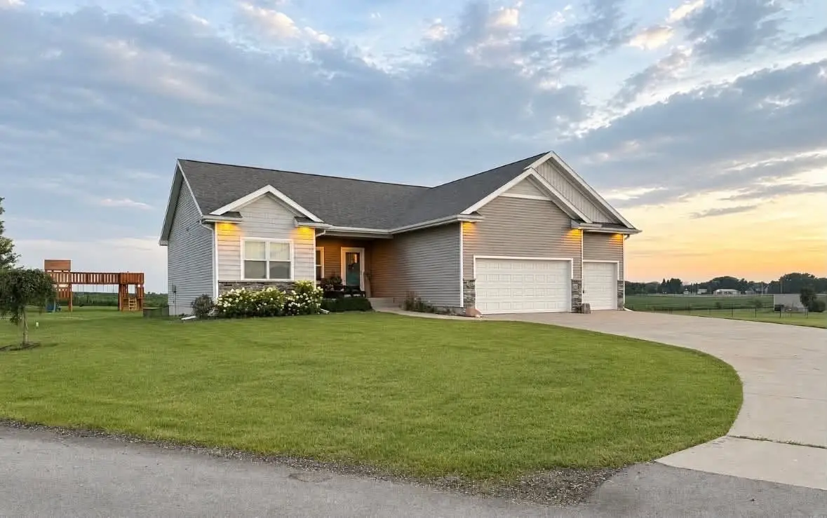 130 Lake Shore Drive, Dallas Center, IA 50063 - #1