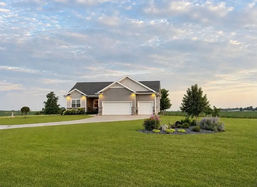 130 Lake Shore Drive, Dallas Center, IA 50063 - #3