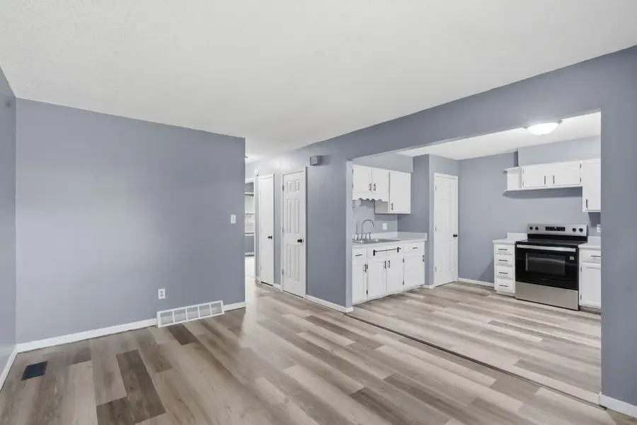 121 E Watrous Avenue, Des Moines, IA 50315 - #3
