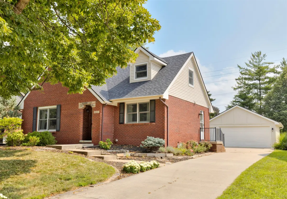 4221 87th Street, Urbandale, IA 50322 - #1