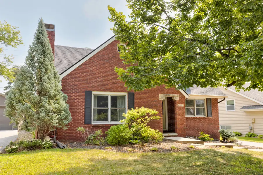 4221 87th Street, Urbandale, IA 50322 - #3