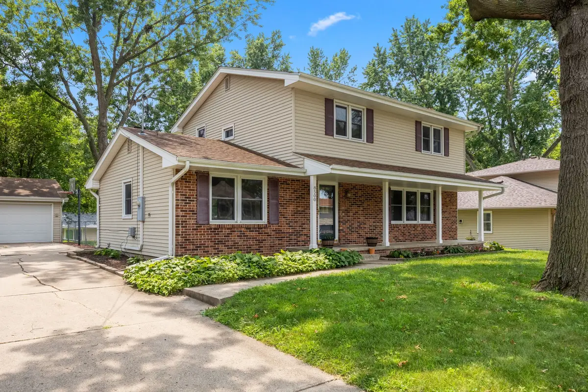 8500 Prairie Avenue, Urbandale, IA 50322 - #1