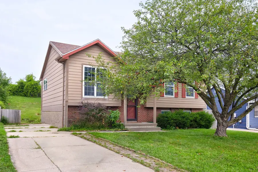 131 S 52nd Street, West Des Moines, IA 50265 - #2