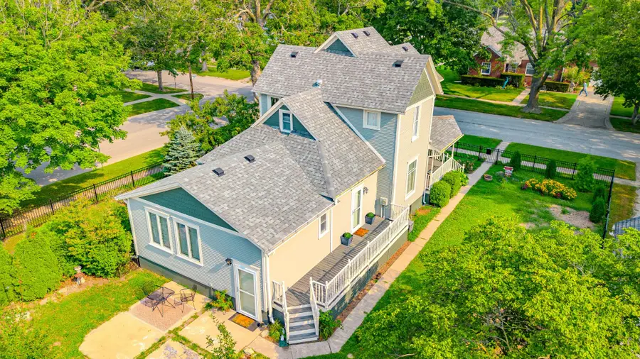 322 W Washington Street, Winterset, IA 50273 - #2