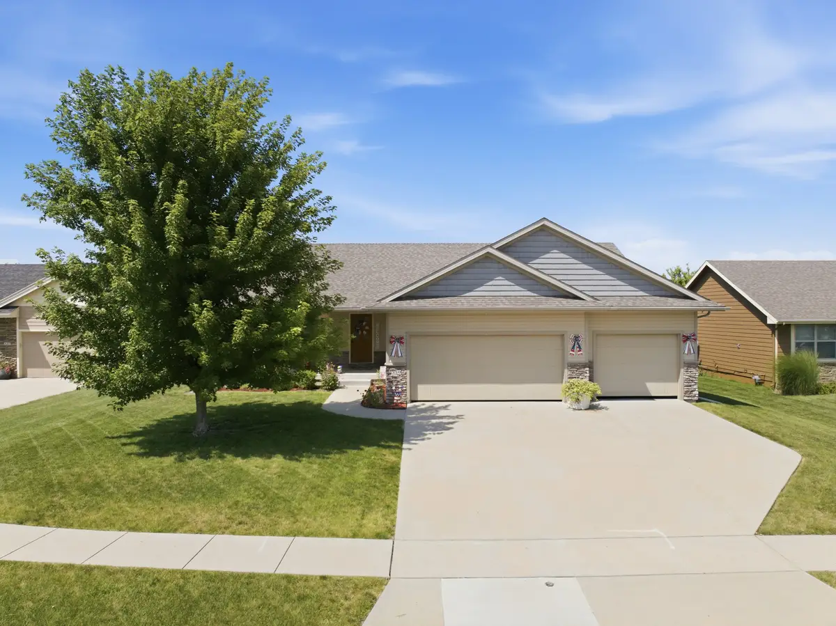 319 31st Street Sw, Altoona, IA 50009 - #1