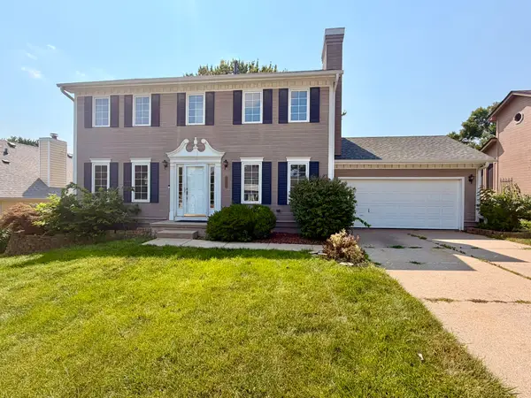 1828 NW 87th Place, Clive, IA 50325