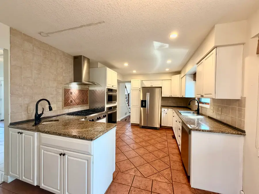 1828 NW 87th Place, Clive, IA 50325 - #2