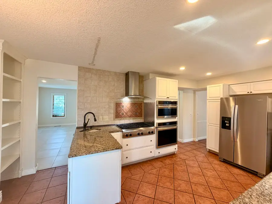 1828 NW 87th Place, Clive, IA 50325 - #3