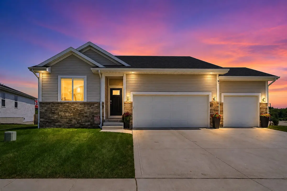 5652 Brook View Avenue, Des Moines, IA 50317 - #1