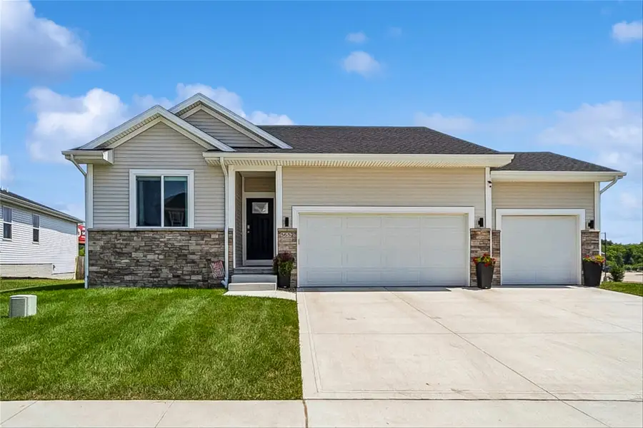5652 Brook View Avenue, Des Moines, IA 50317 - #3