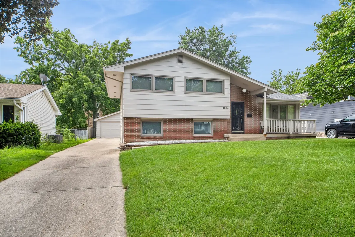 3024 Holcomb Avenue, Des Moines, IA 50310 - #1