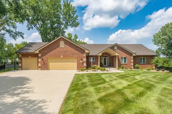 2142 NW 134th Street, Clive, IA 50325