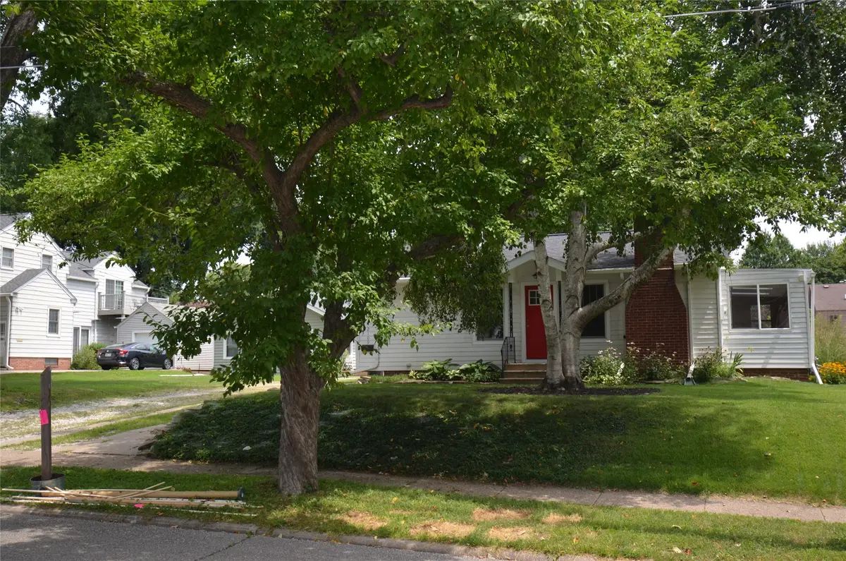2109 40th Street, Des Moines, IA 50310 - #1